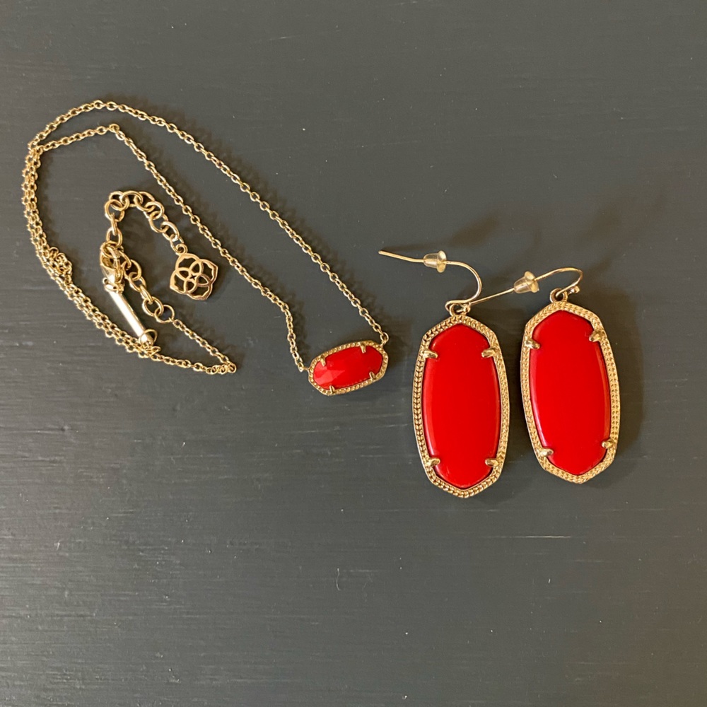 Kendra Scott necklace and earrings